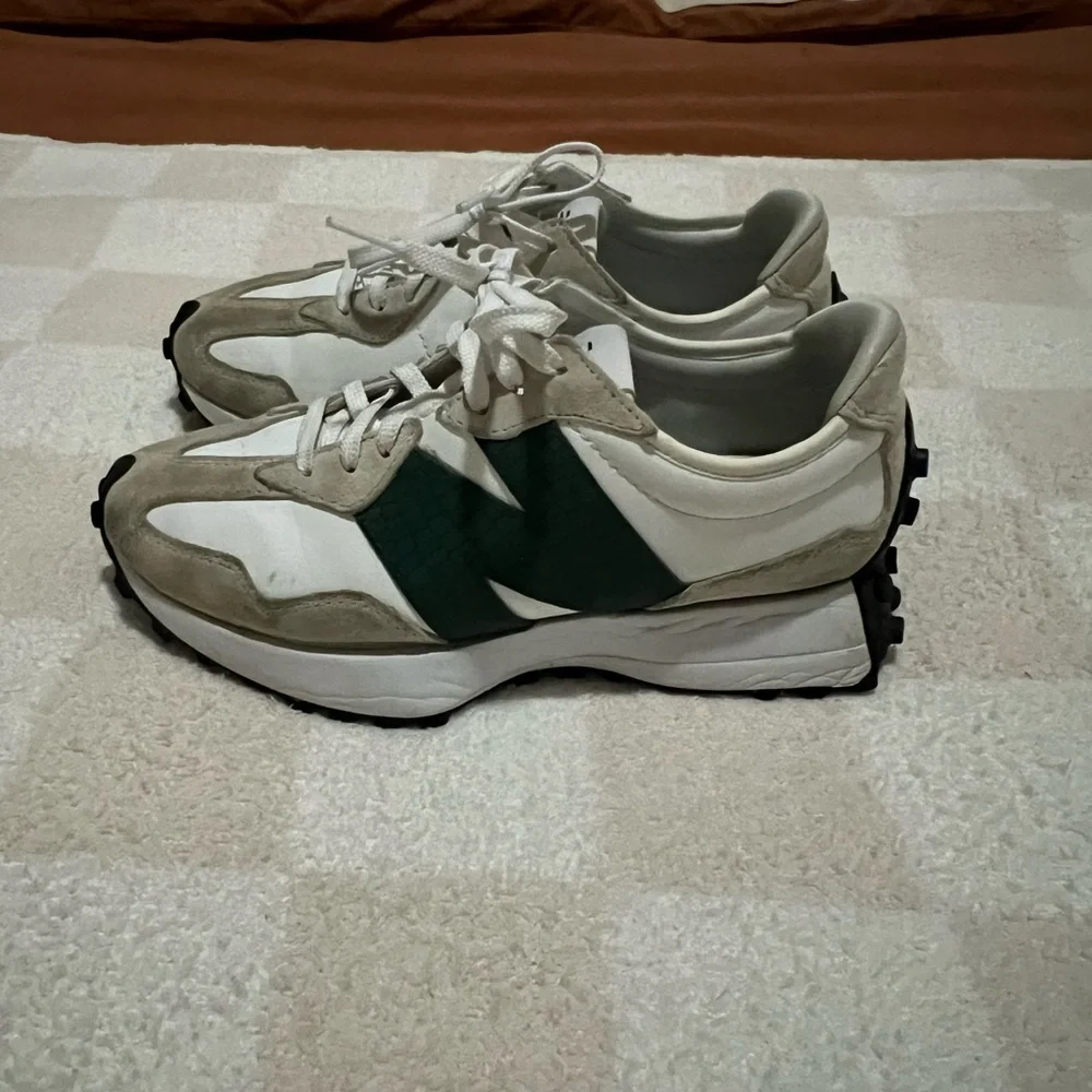 New Balance 327 - Picture 2 of 5